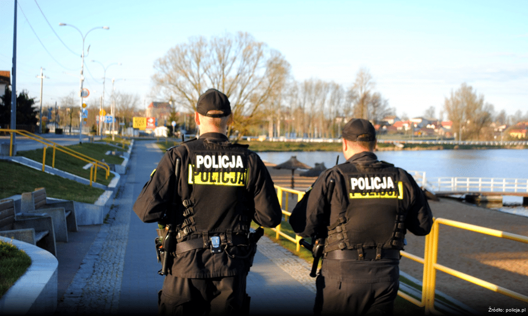 Pętle indukcyjne w małopolskich jednostkach Policji wspierają osoby niedosłyszące